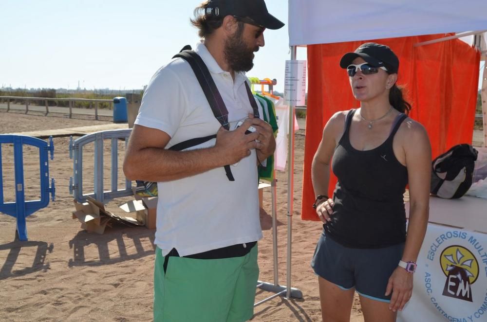 Más de 200 participantes 'se mojan' por la esclerósis múltiple en Playa Paraíso