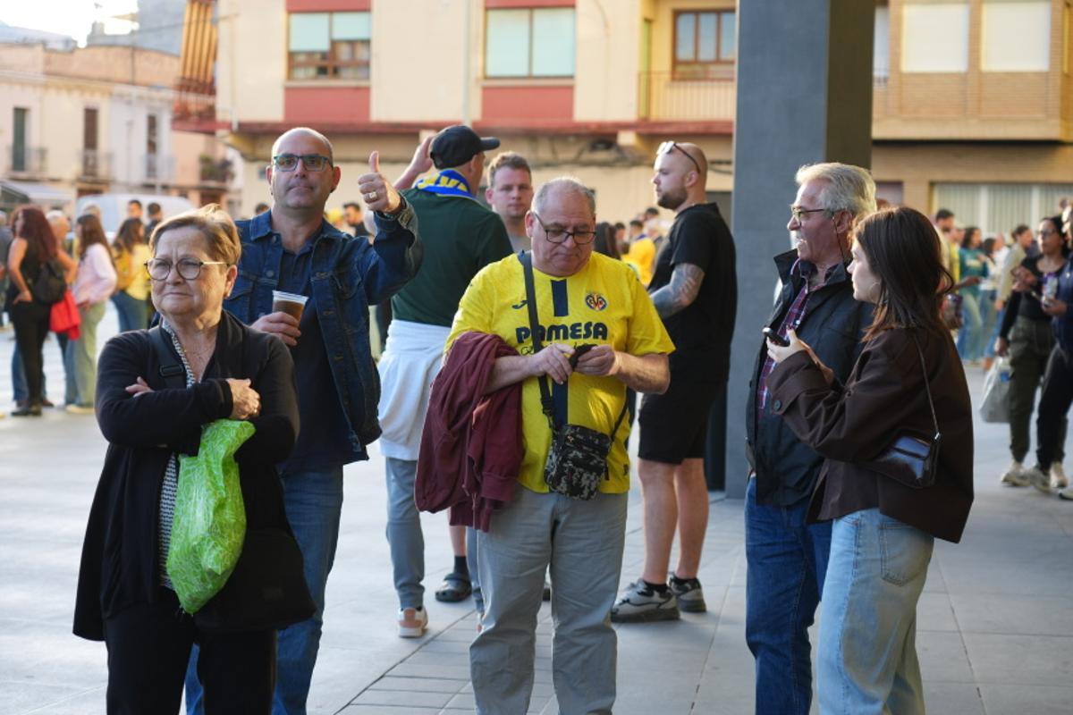 Galería: La afición del Villarreal, presente para tratar de sellar la Champions Galería: La afición del Villarreal, presente para tratar de sellar la Champions