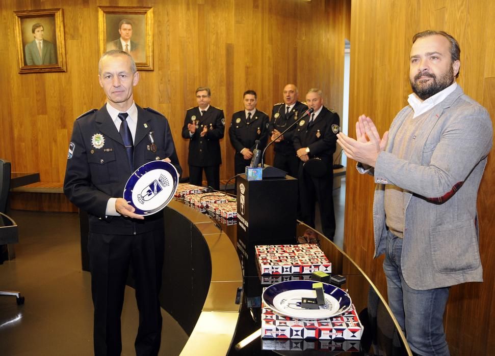 Lalín homenajea a sus agentes veteranos