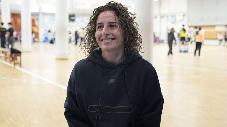 Sandra Pérez, no pavillón Coto Ferreiro, durante unha das actividades da agrupación. | Bernabé | BERNABÉ