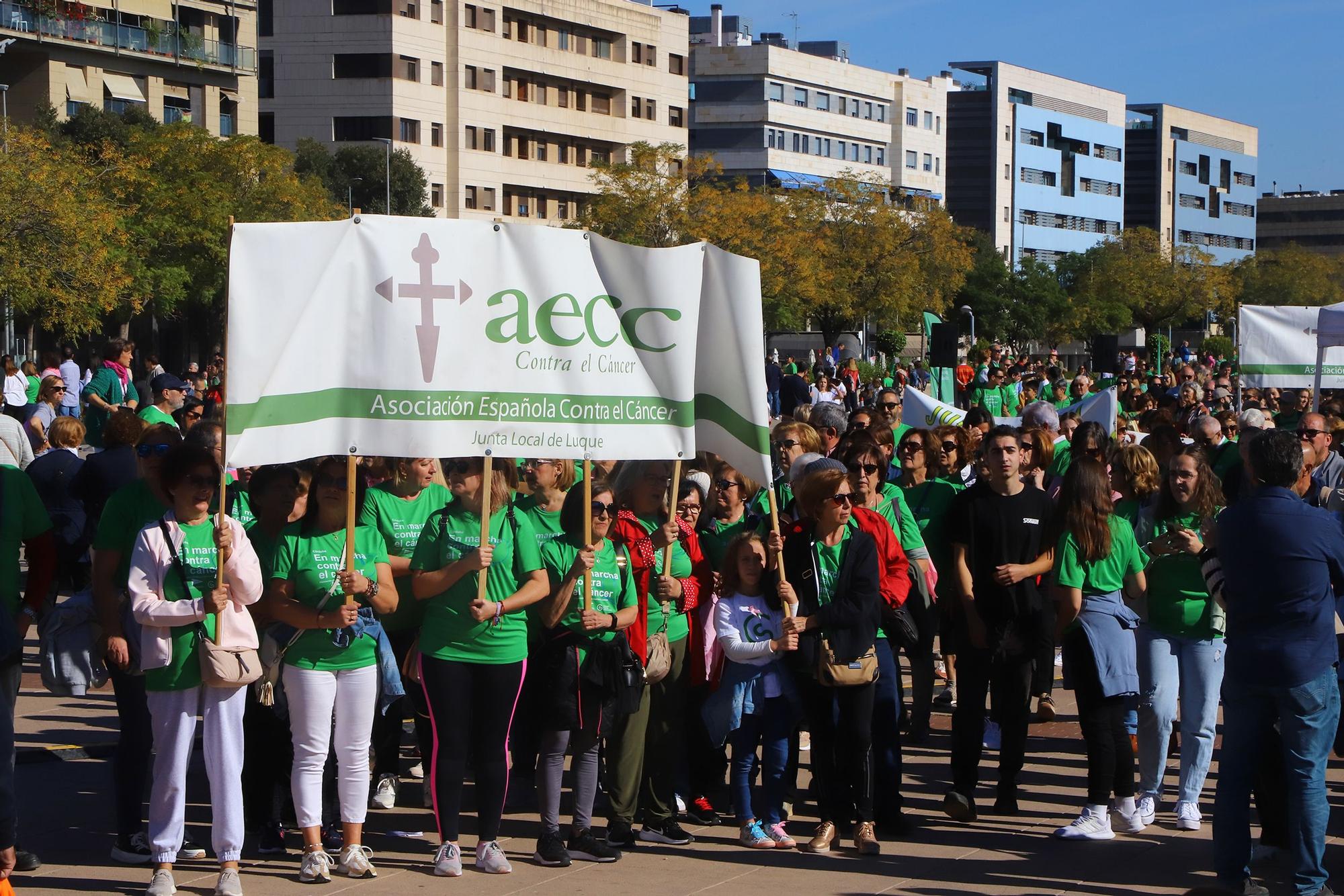 La Asociación Española contra el Cáncer convierte el Vial en una gran marea verde