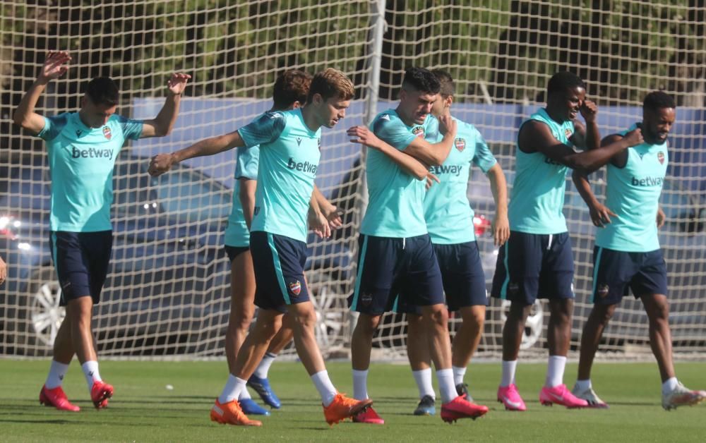 El Levante abre el entrenamiento a los medios