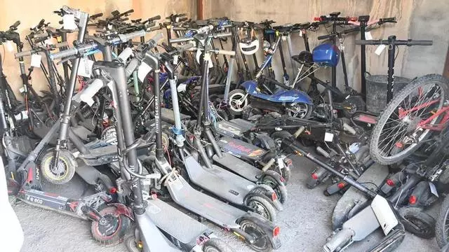 Llenazo en el depósito de vehículos de Castelló por la retirada masiva de patinetes