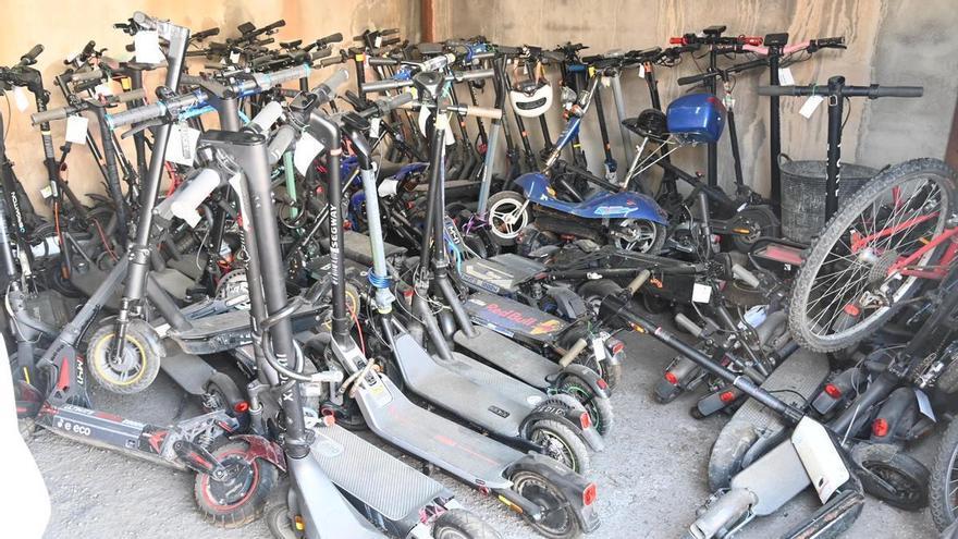 Llenazo en el depósito de vehículos de Castelló por la retirada masiva de patinetes