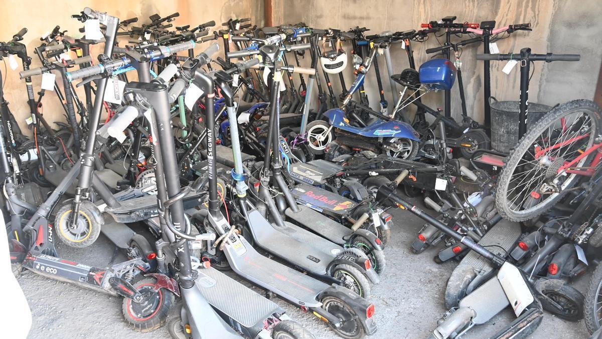 Llenazo en el depósito de vehículos de Castelló por la retirada masiva de patinetes