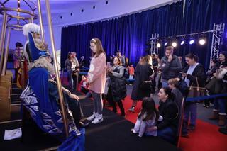 Los Magos de Oriente ya están en Oviedo: la recepción real abarrota el Calatrava