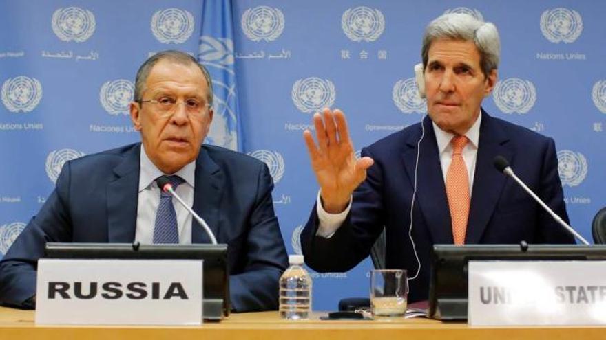 El ministro de Exteriores ruso, Sergei Lavrov, y el secretario de Estado de EE UU, John Kerry.