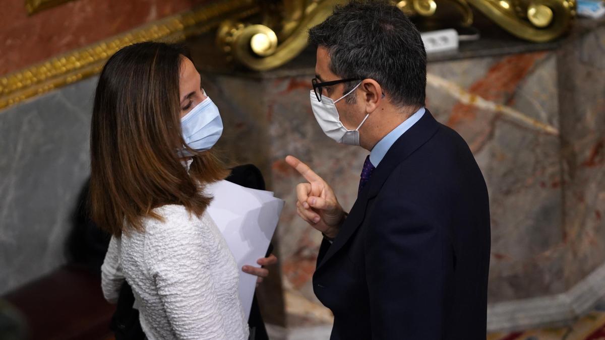 El ministro de Presidencia, Félix Bolaños, con la ministra de Derechos Sociales, Ione Belarra, en el Congreso.