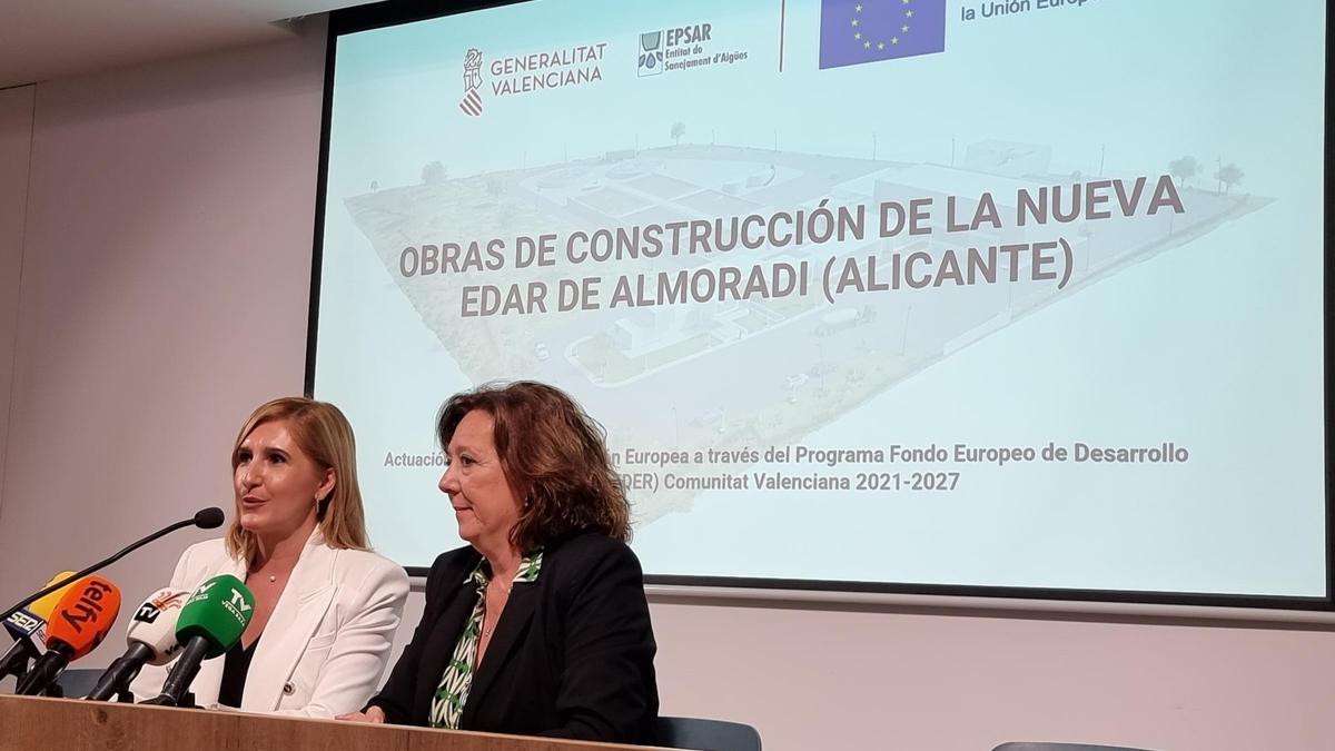 La consellera de Infraestructuras y la alcaldesa de Almoradí este jueves durante la presentación de la nueva depuradora.