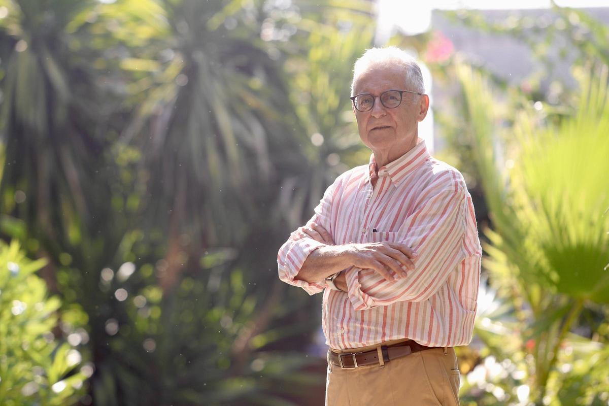 El autor del libro 'El médico del pueblo', Bernabé Galán.