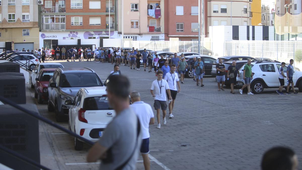 Imagen que muestra la gran cantidad de seguidores del CD Castellón que había en el estadio.