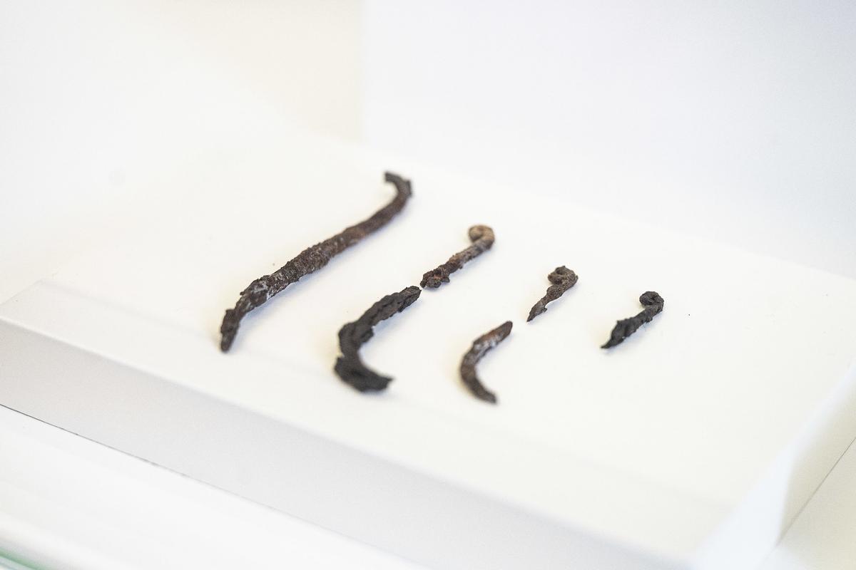 Anzuelos de hierro encontrados en el Alto de La Grama.