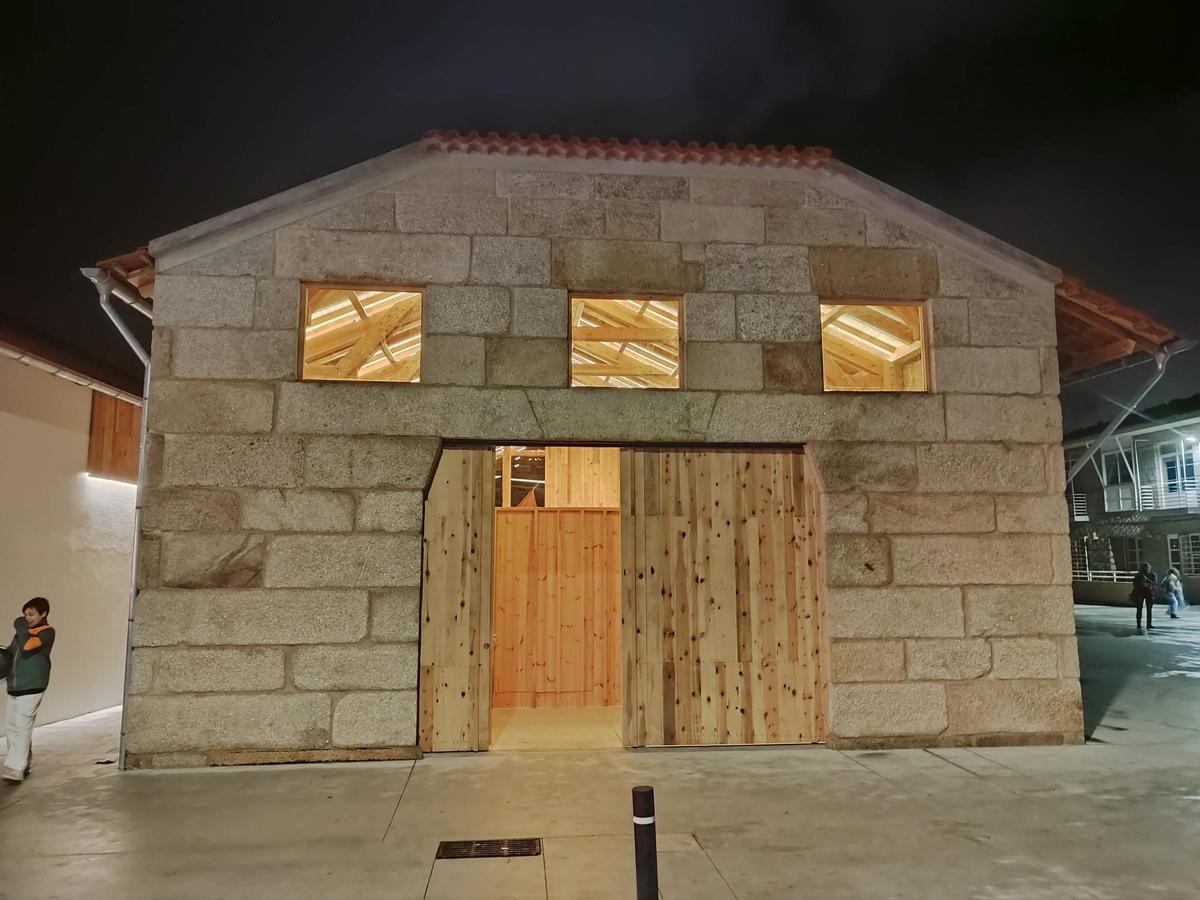 Fachada hacia Concepción Arenal del astillero de Casqueiro.