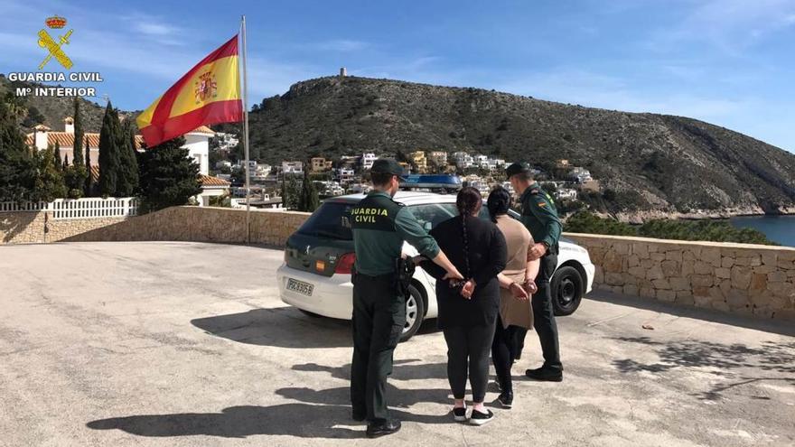 Pillan a dos mujeres cuando robaban a un matrimonio de ancianos en Moraira