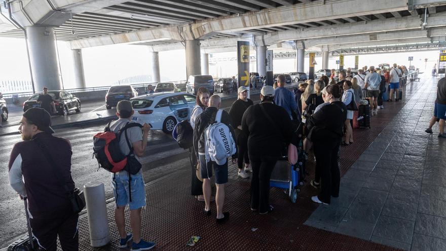 Aena pide dimensionar el transporte en el aeropuerto de Alicante-Elche para evitar las colas