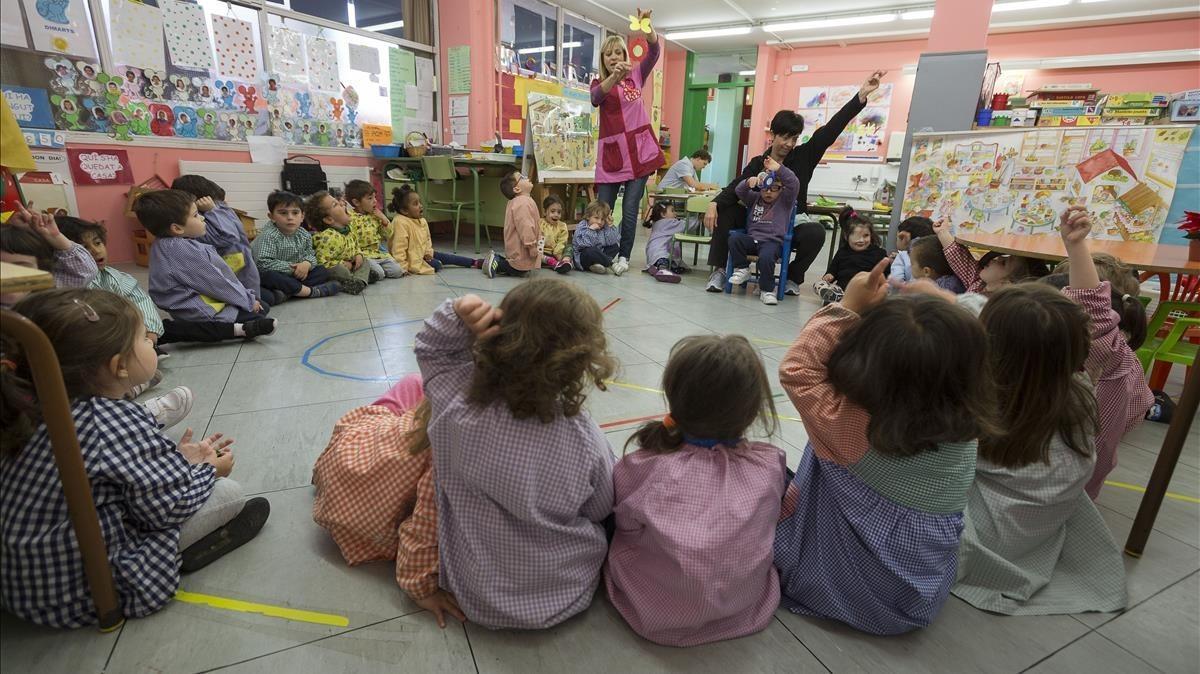 Alumnos del proyecto de colaboración entre la escuela pública Lanaspa y el centro de educación especial Crespinell de Terrassa.