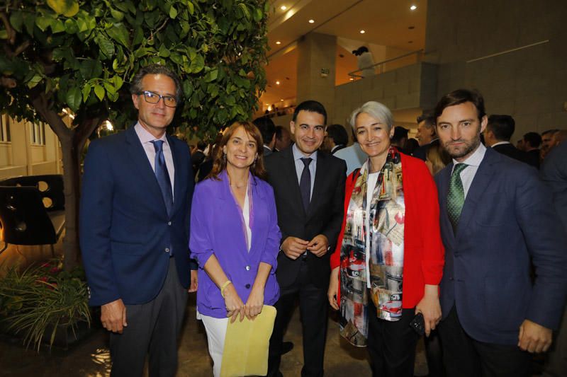 Helena Ortiz y Pilar Domingo de Ascires Grupo Biomed junto a sus acompañantes