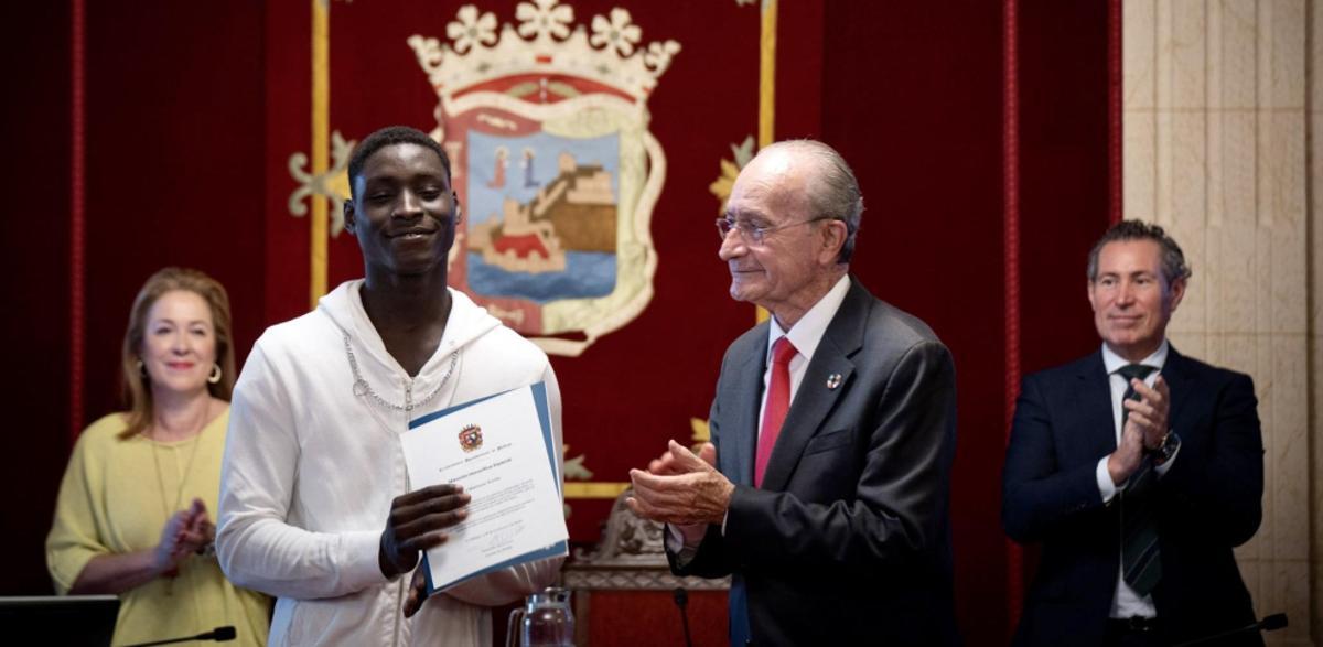 Mansour recibió una mención de honor por su actuación durante la DANA por parte del Ayuntamiento de Málaga.