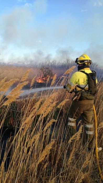 Incendio en el Prat Cabanes-Torreblanca