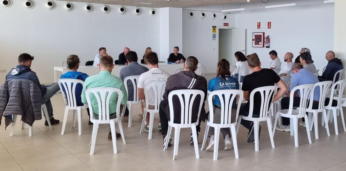 Un momento de la reunión con los responsables de las empresas de turismo activo