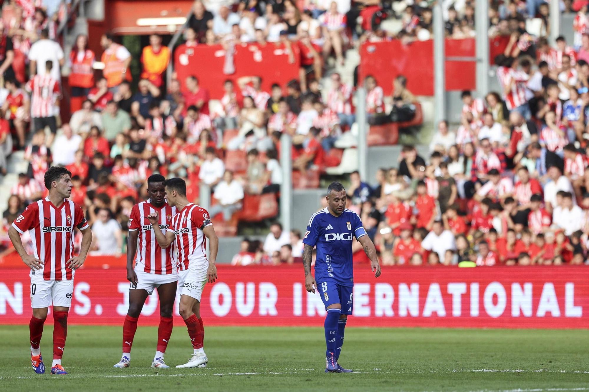 Derbi asturiano: las imágenes del partido entre el Sporting y el Oviedo en El Molinón