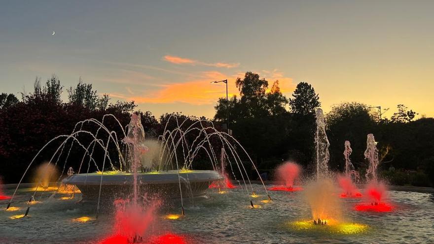 Zaragoza ilumina sus fuentes y edificios con los colores de la bandera de España por la Constitución