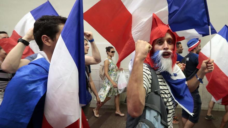 Las aficiones de Francia y Croacia en la final del Mundial