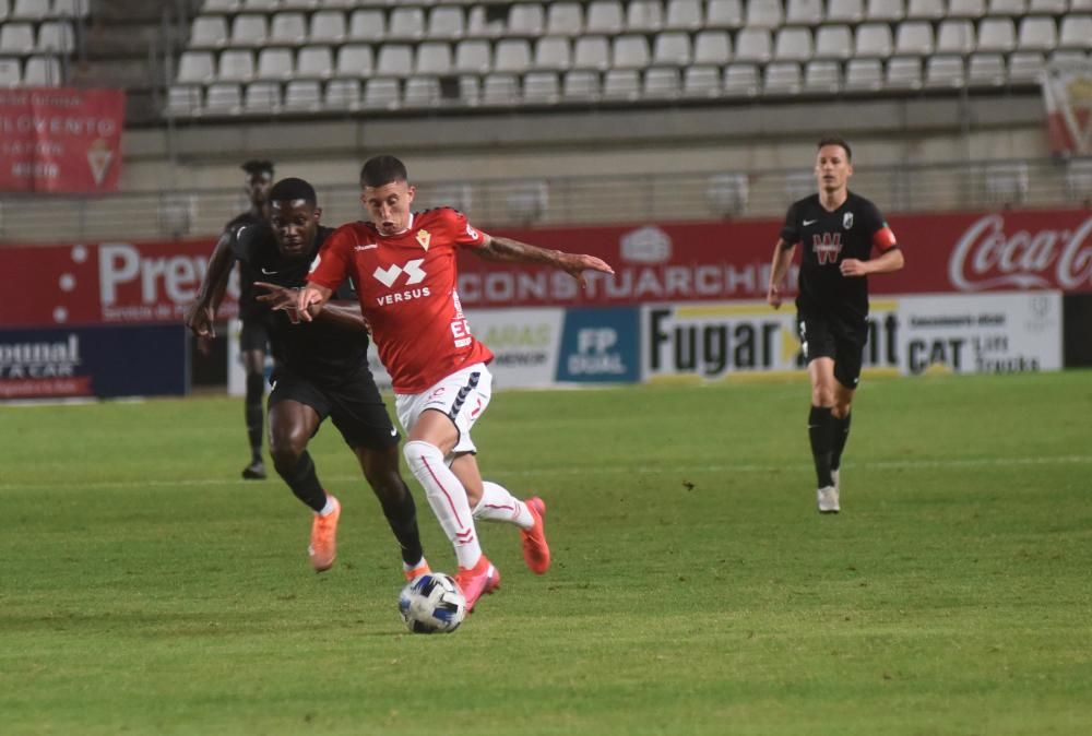 El Real Murcia se confía y pierde ante el Granada B (1-2)