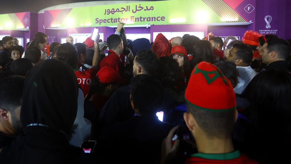 Riesgo de avalancha en las inmediaciones del estadio en el Marruecos-Portugal