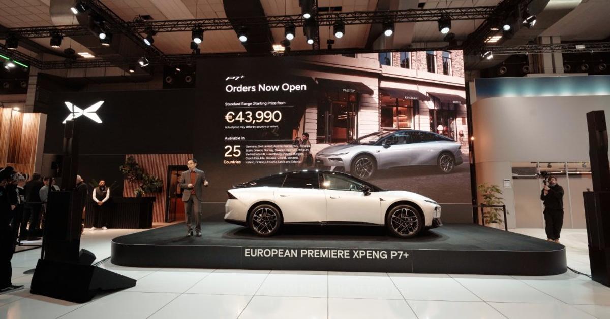 Presentación del Xpeng P7+ en el Salón del Automóvil de Bruselas 2026.