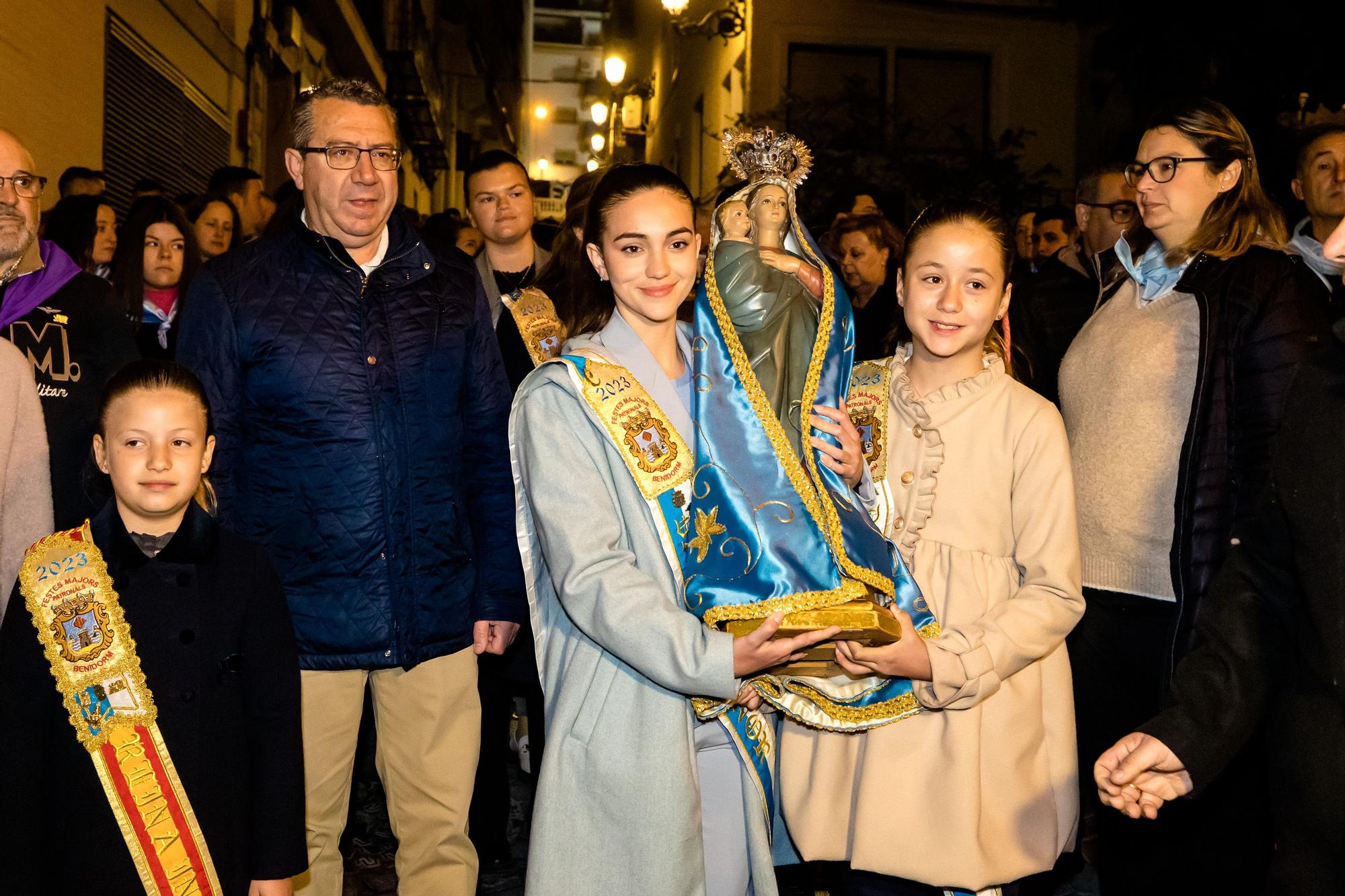 Devoción en Benidorm en la procesión de L'Alba