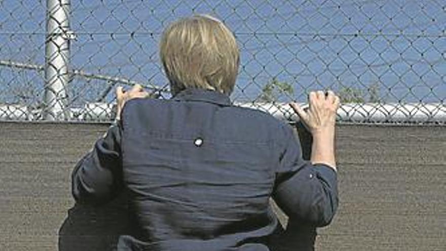 Merkel se asusta con el bufido de un lince