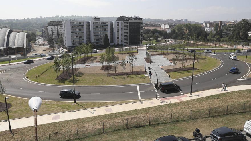 Herido leve un motorista en la glorieta de Santullano de Oviedo