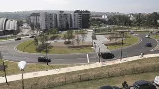 Herido leve un motorista en la glorieta de Santullano de Oviedo