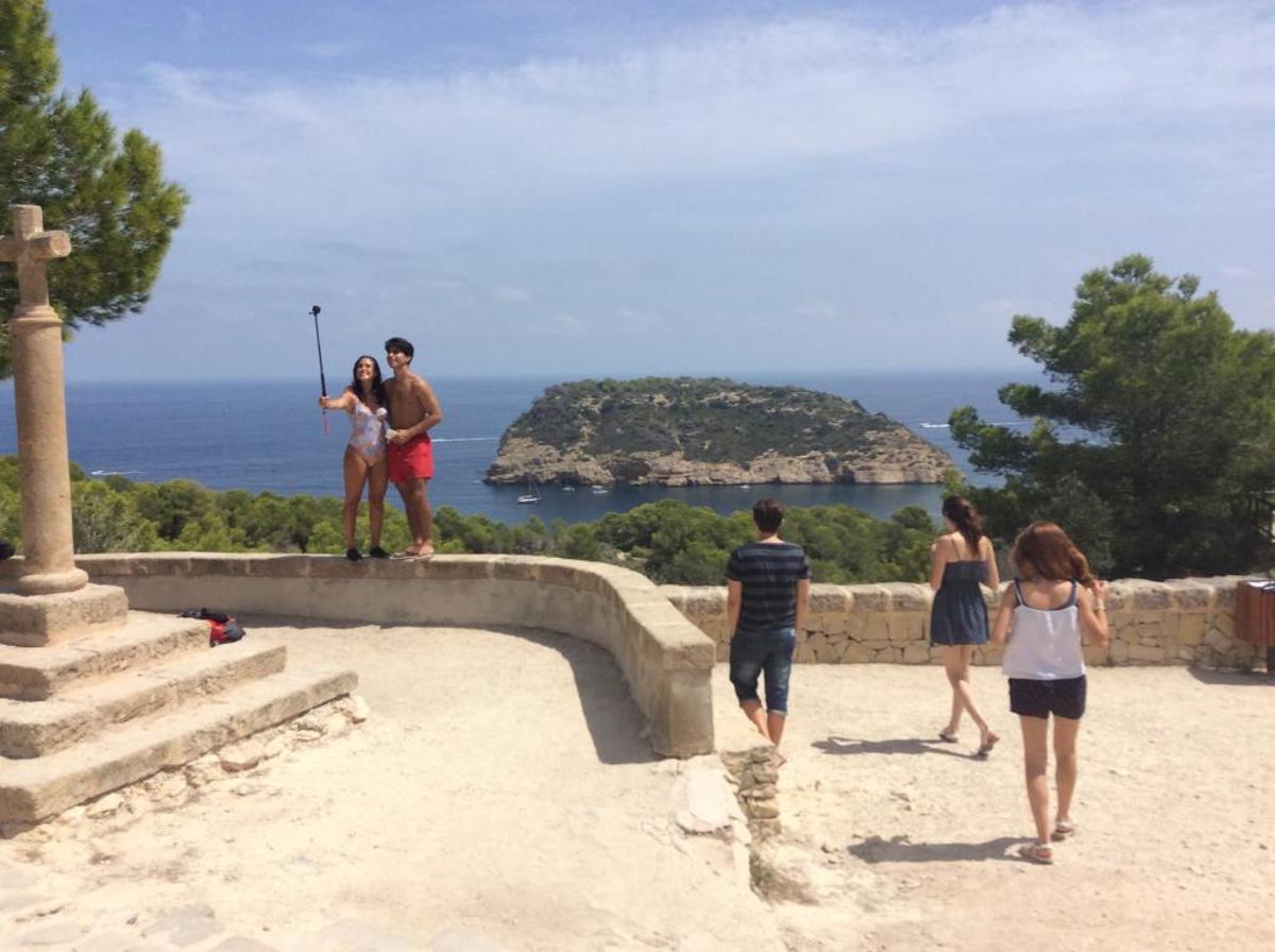 Banys de la Reina de Calp y l´Illa del Portitxol de Xàbia ya son BIC