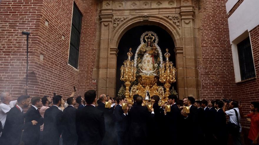 La procesión de la Virgen de los Remedios, en imágenes