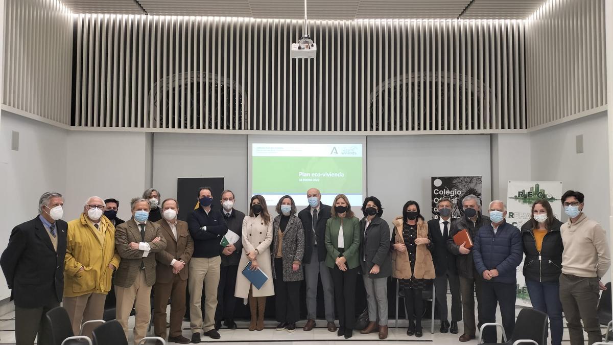 Asistentes al encuentro con Alicia Martínez.