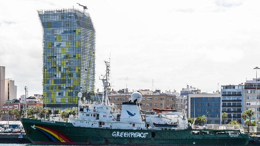 El &#039;Esperanza&#039; de Greenpeace descansa en el Puerto de La Luz