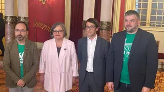 La izquierda busca retratar al PP forzando una votación para expulsar a Le Senne