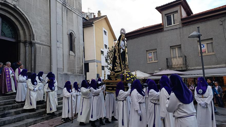 EN IMÁGENES: el Nazareno y la Virgen Dolorosa emocionan en Grado