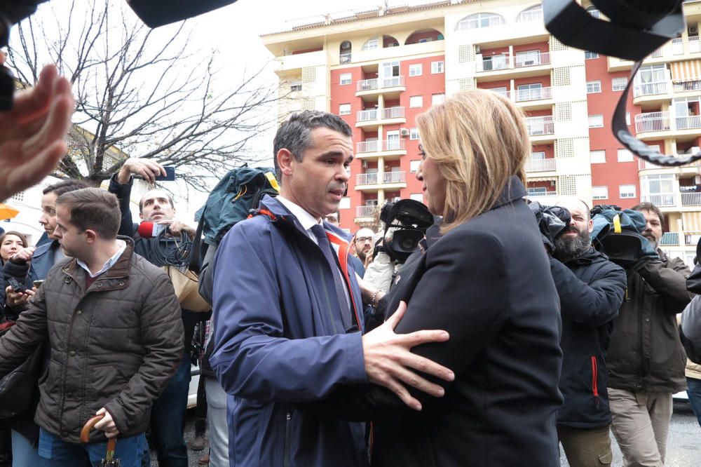 La presidenta de la Junta, acompañada por el alcalde José Bernal, conoce de primera mano los daños provocados por las lluvias y habla con los vecinos