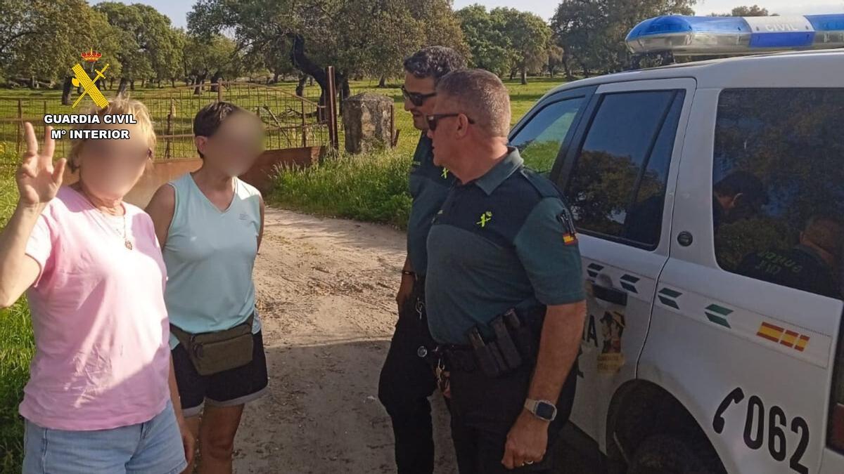 La Guardia Civil auxilia a tres mujeres desorientadas en Plasencia.