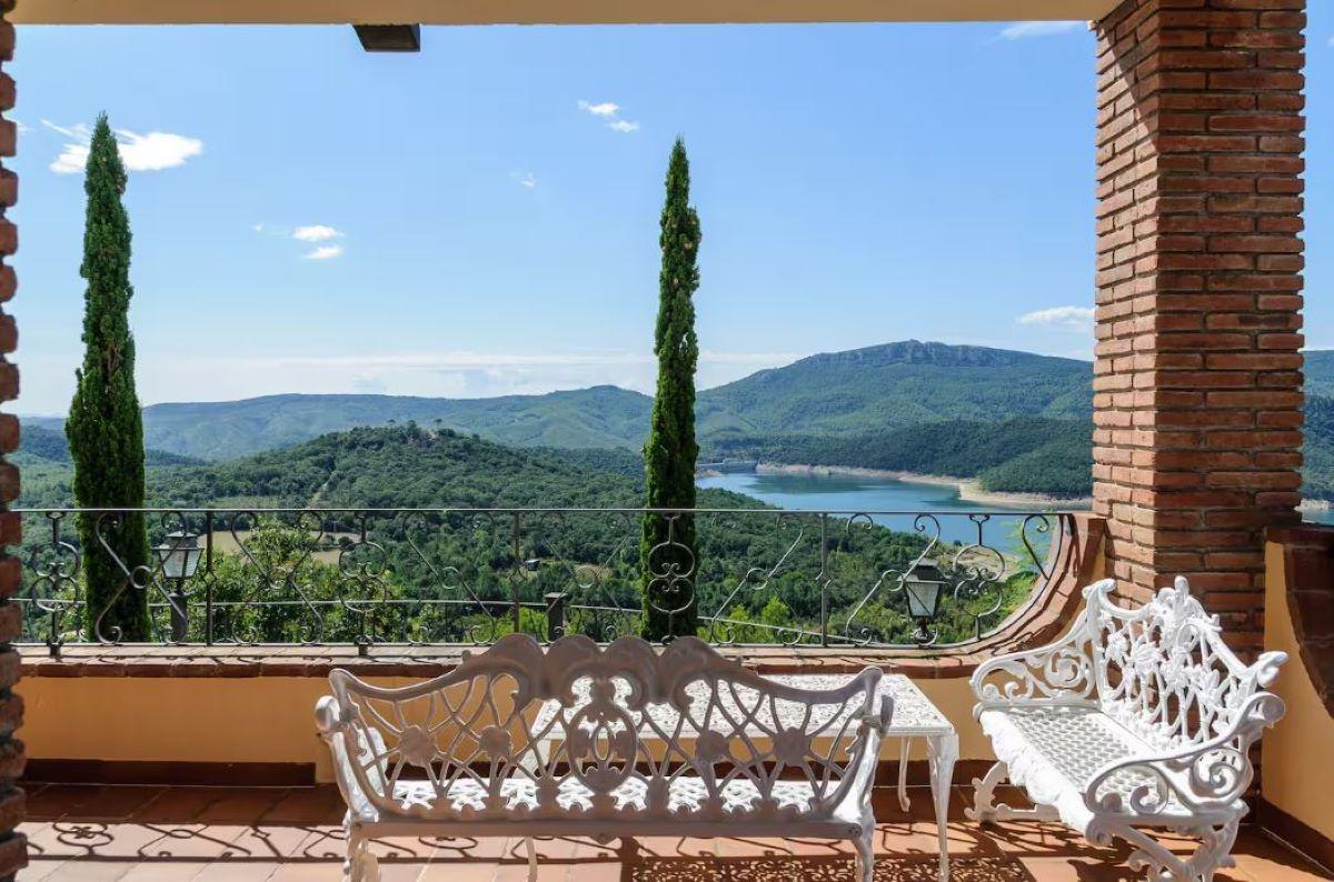 Una de les terrasses de la finca