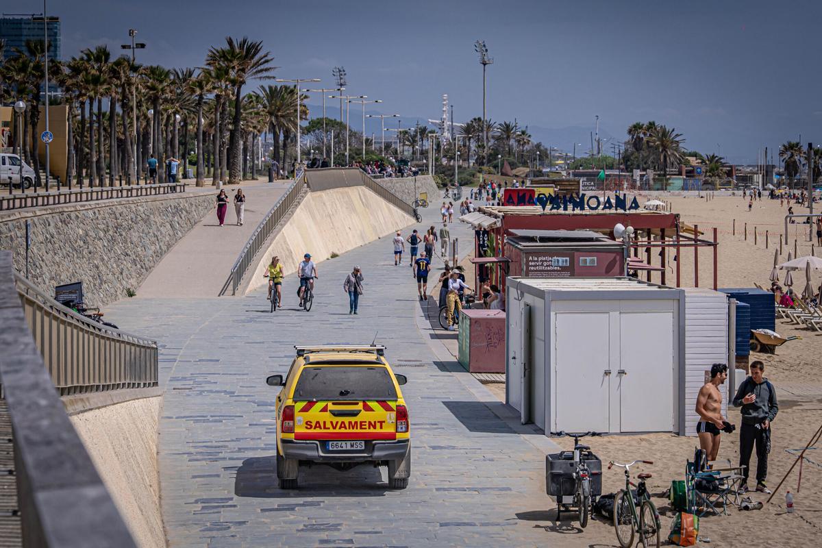 Barcelona reformará las instalaciones del servicio de socorrismo en las playas
