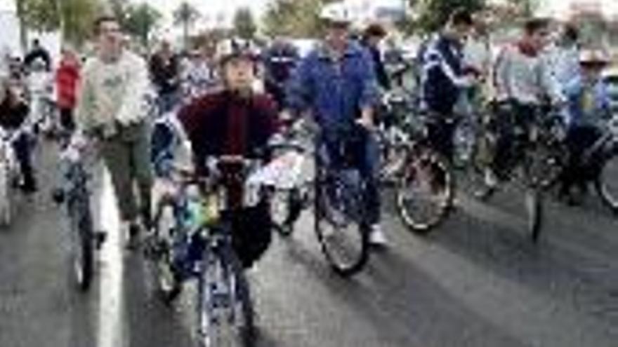 El Día de la Bicicleta bate récords y reúne a más de 5.000 cicloturistas