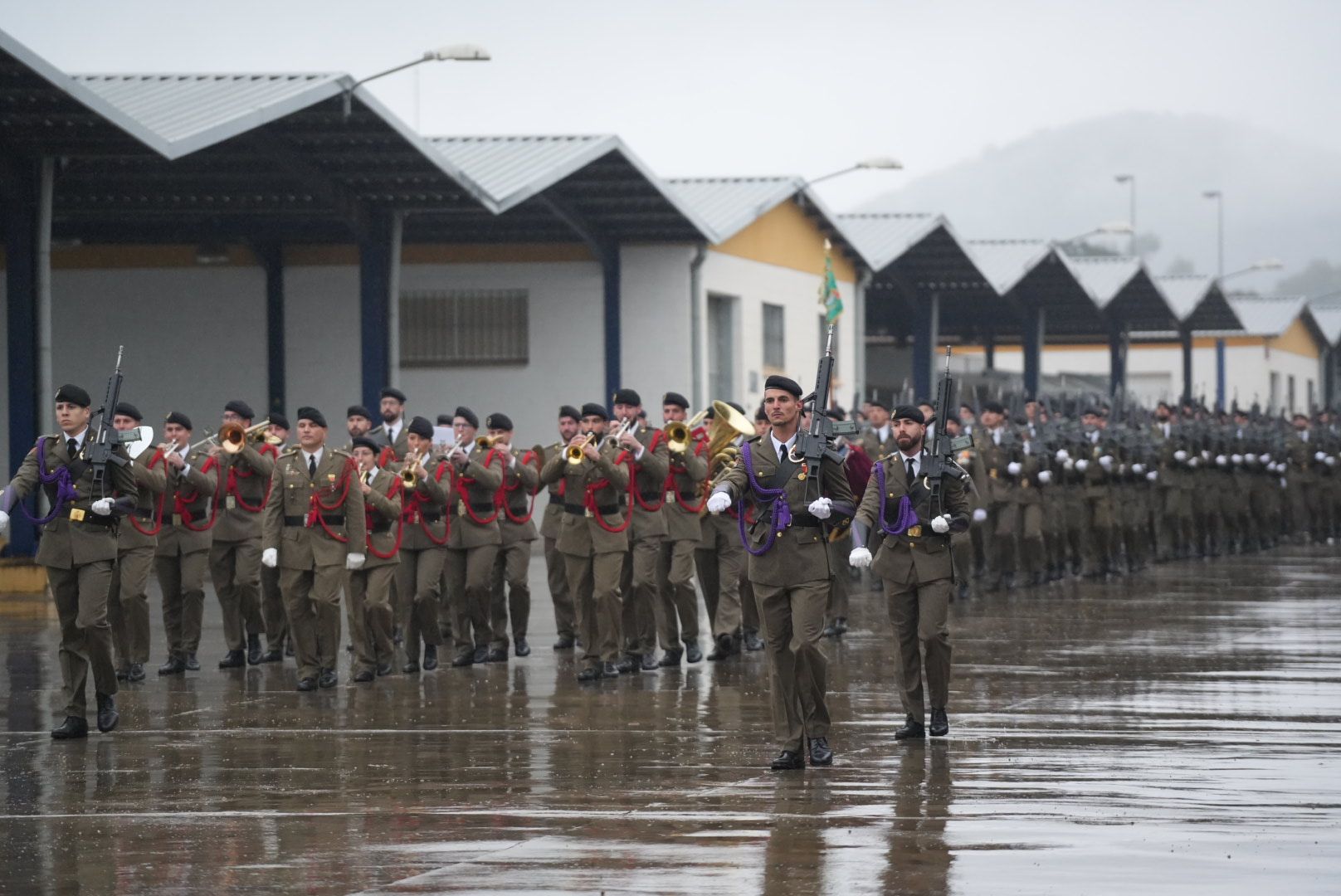 La Brigada celebra su día bajo la lluvia