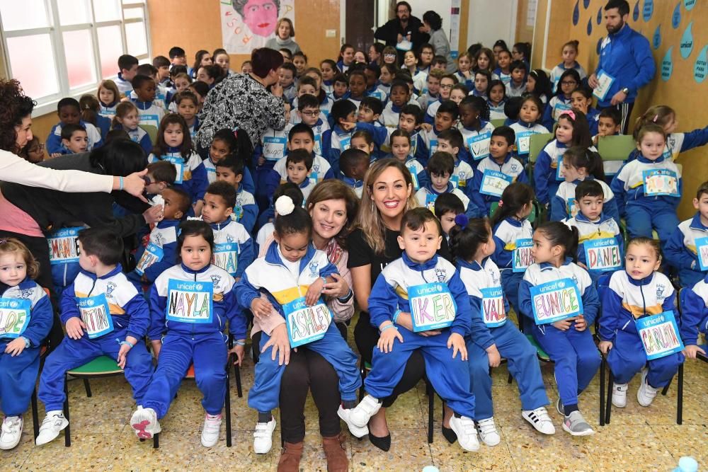 La actriz y presentadora ha visitado hoy a alumnos del colegio Cid.