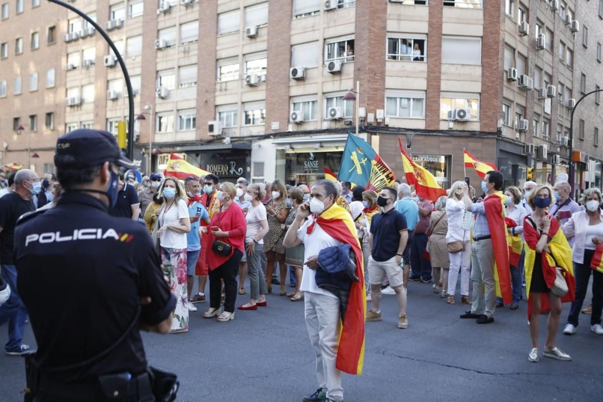 Concentración en Zaragoza en apoyo al coronel de la Guardia Civil Pérez de los Cobos