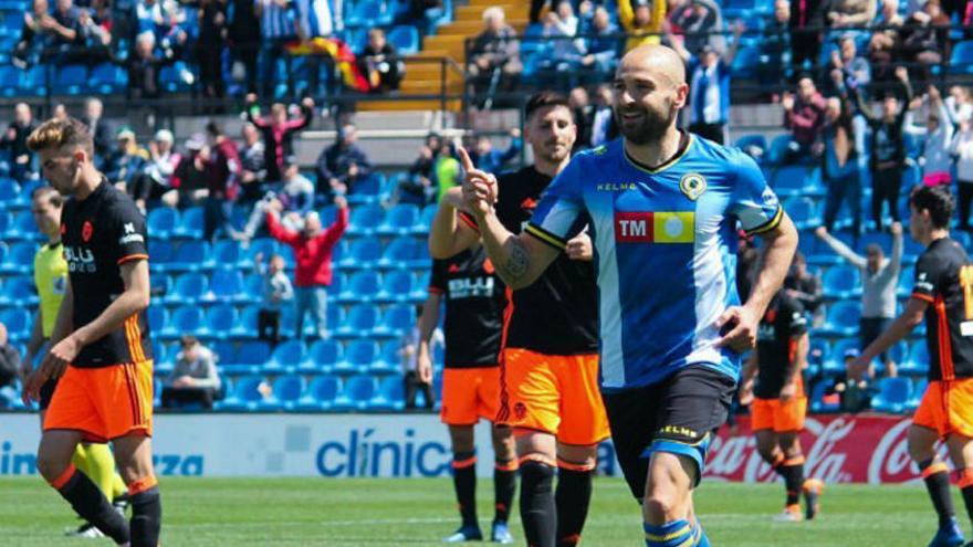 El Hércules se aleja del peligro con una goleada al Mestalla