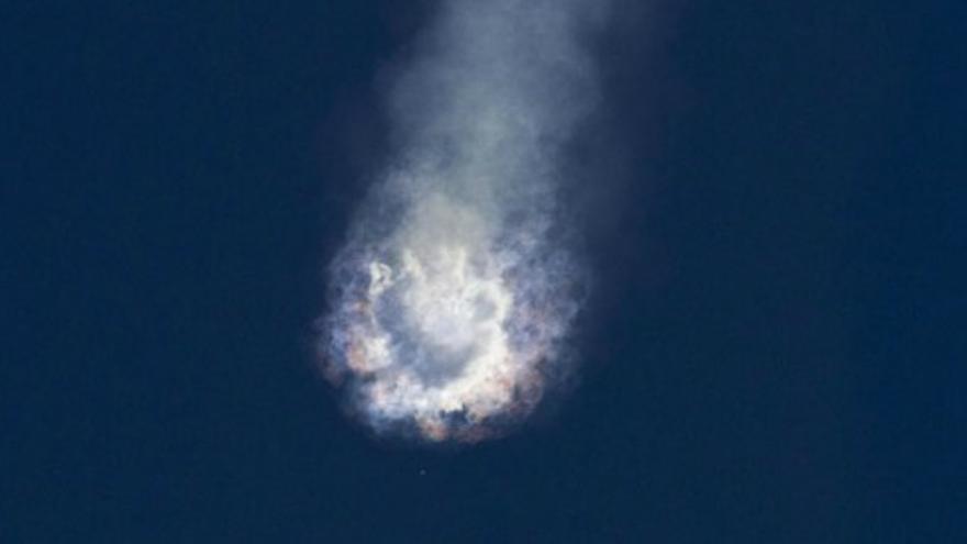 Explota un cohete de la empresa SpaceX en una misión de la NASA